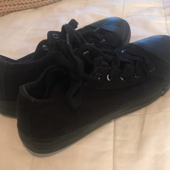 converse style non slip shoes